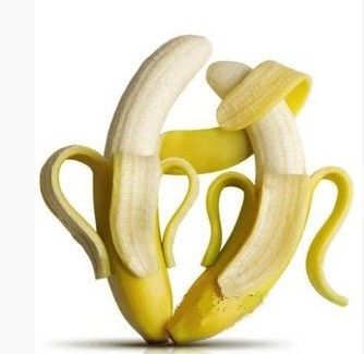 两只亲密的香蕉